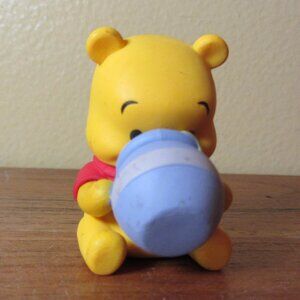 winnie the pooh with honey pot disney japan figure (W5434)